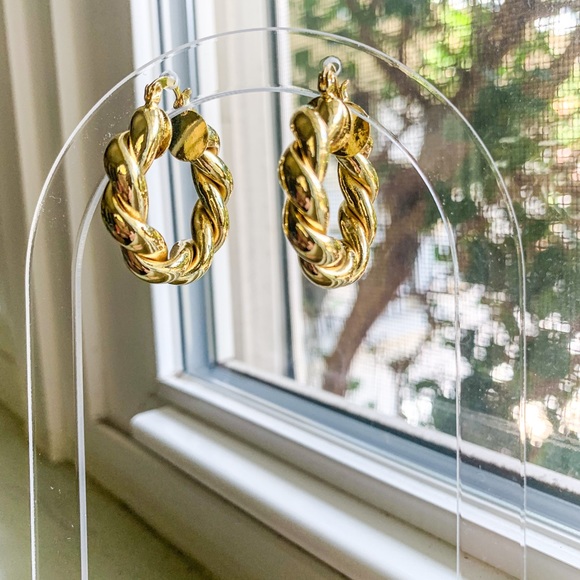 Gold filled twist hoop earrings - Picture 2 of 2